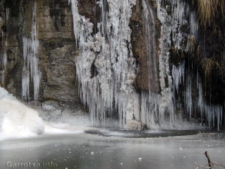 006 El salt d aigua trenca el glas